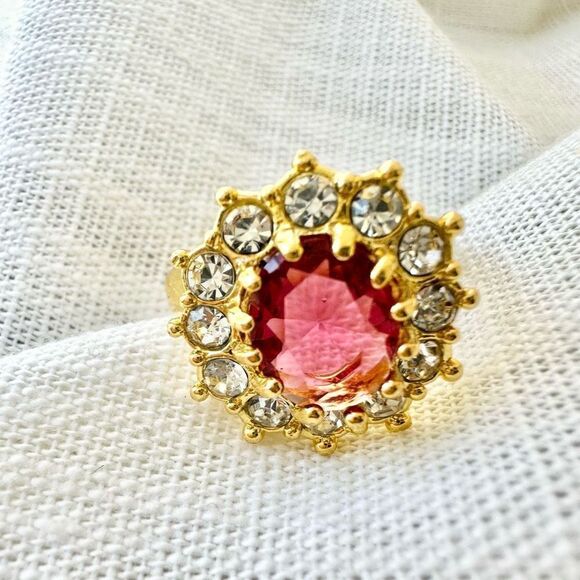 Red oval cut cubic zirconia ring size 8 - Picture 2 of 3